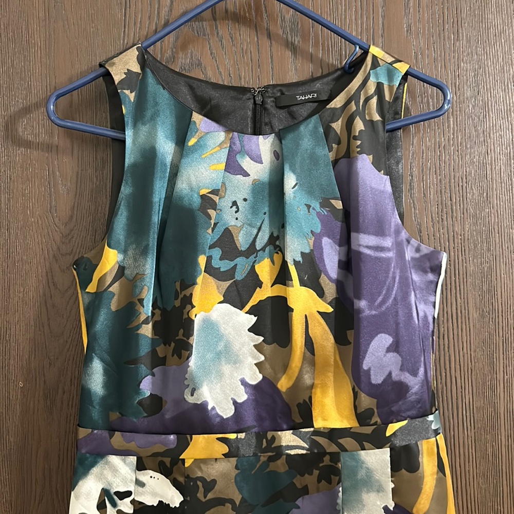 Tahari lined floral sheath dress size 6 deep jewel tones